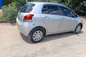 Toyota Vitz 2006 Silver