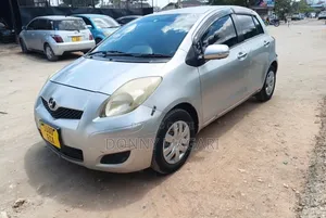 Toyota Vitz 2006 Silver