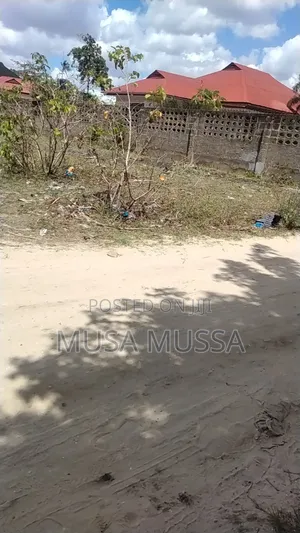 Kiwanja Kinauzwa Kijichi Miande