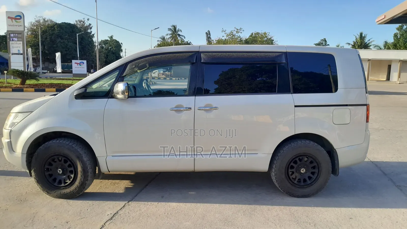 Mitsubishi Delica 2009 Pearl