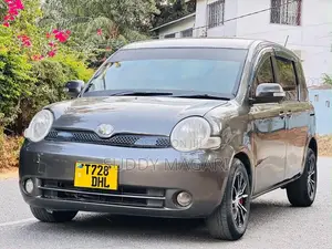 Toyota Sienta 2005 Gray
