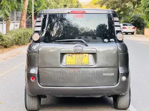 Toyota Sienta 2005 Gray
