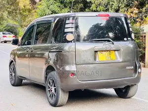Toyota Sienta 2005 Gray