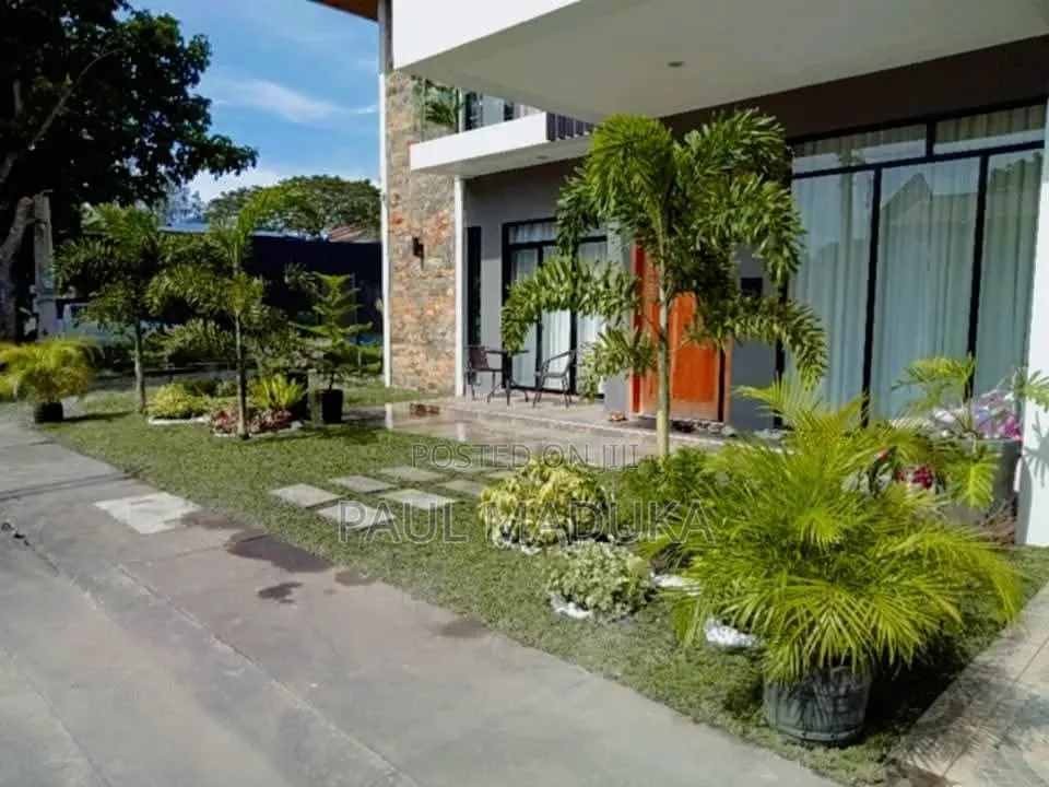 Karibu Kwa Huduma Ya Ujenzi,land Scaping,upakaji Rangi Na Uezekaji