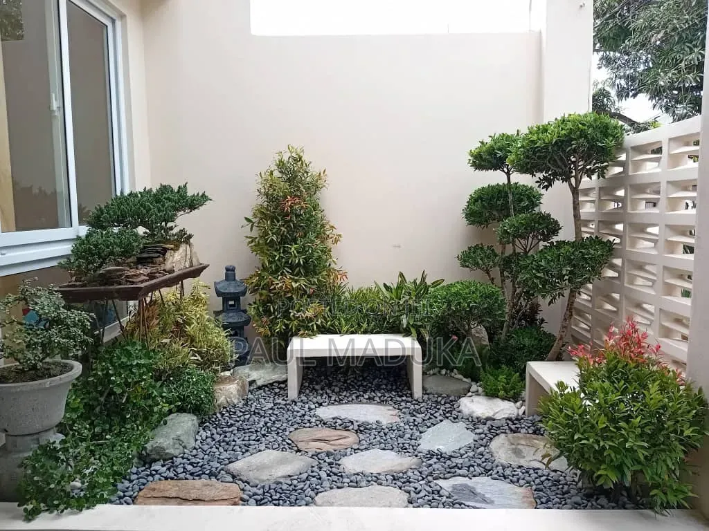 Karibu Kwa Huduma Ya Ujenzi,land Scaping,upakaji Rangi Na Uezekaji