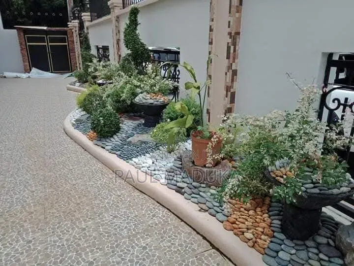 Karibu Kwa Huduma Ya Ujenzi,land Scaping,upakaji Rangi Na Uezekaji