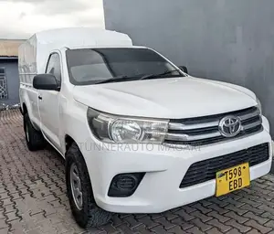 Toyota Hilux 2010 White