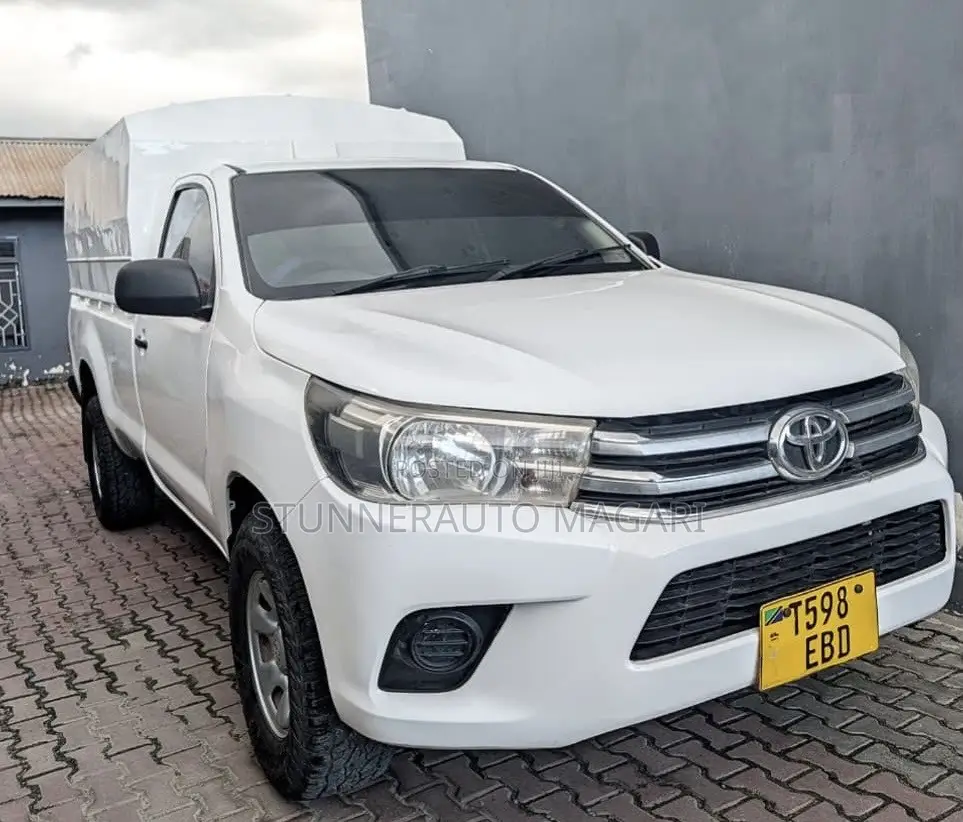 Toyota Hilux 2010 White