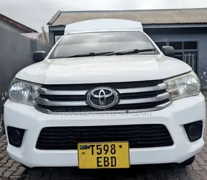 Toyota Hilux 2010 White