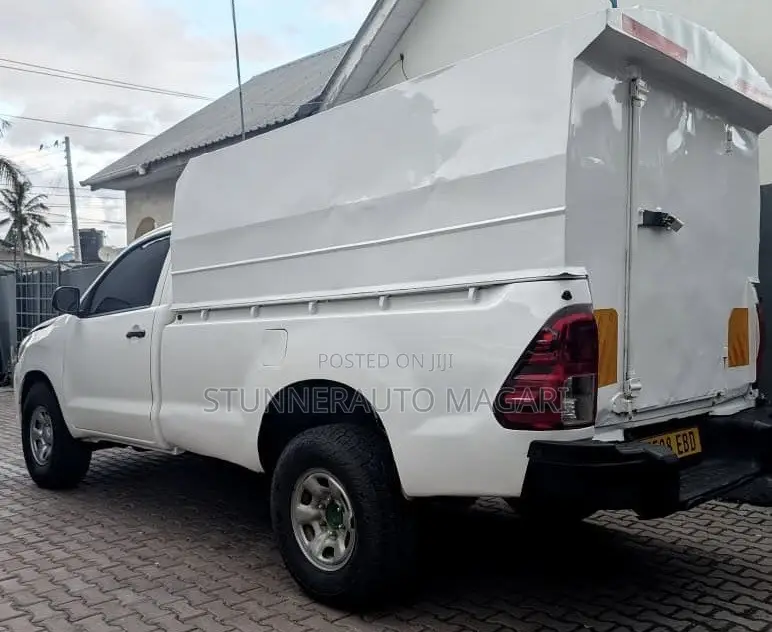 Toyota Hilux 2010 White