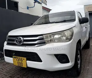 Toyota Hilux 2010 White