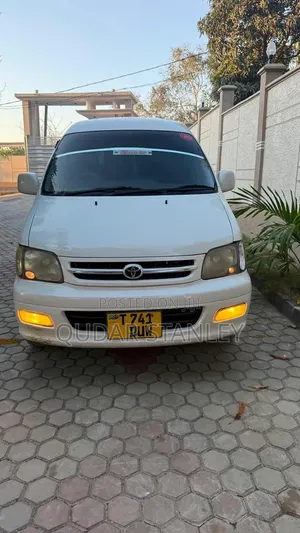 Toyota Noah 2001 White