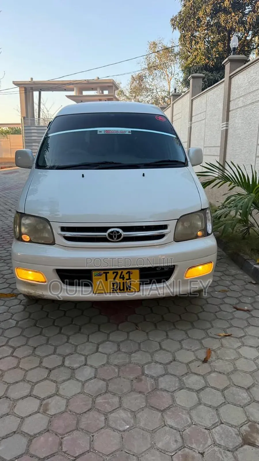 Toyota Noah 2001 White