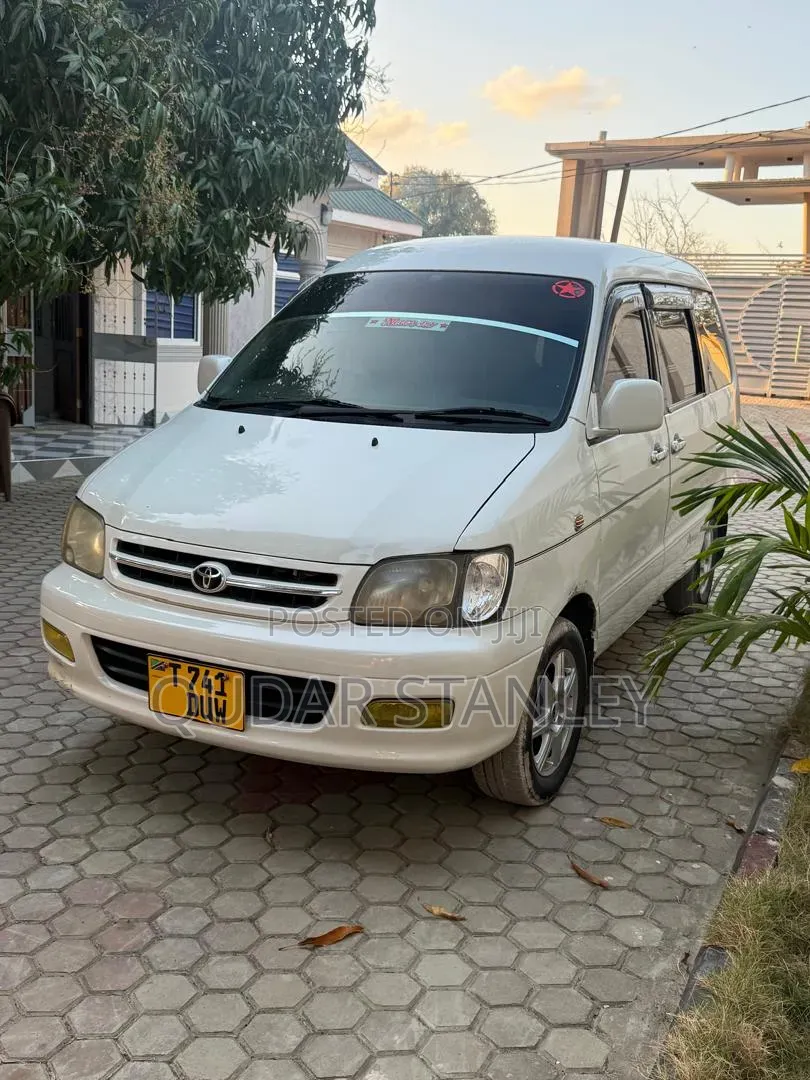 Toyota Noah 2001 White