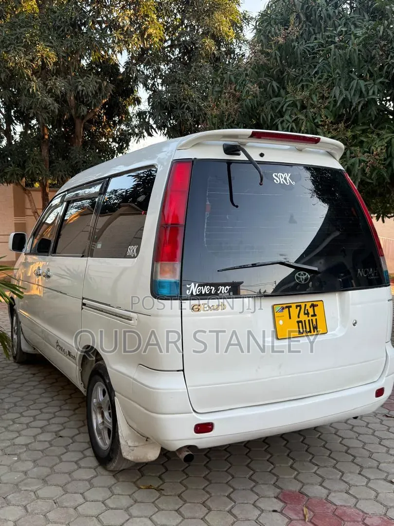 Toyota Noah 2001 White