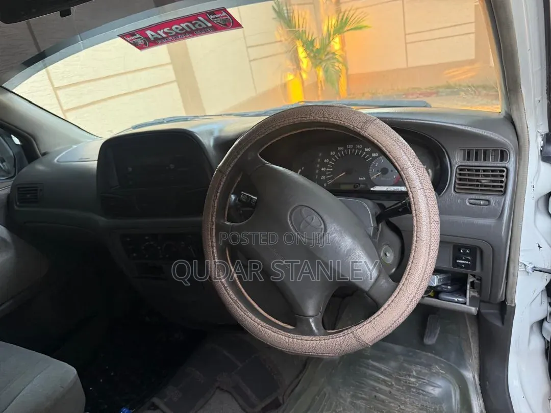Toyota Noah 2001 White