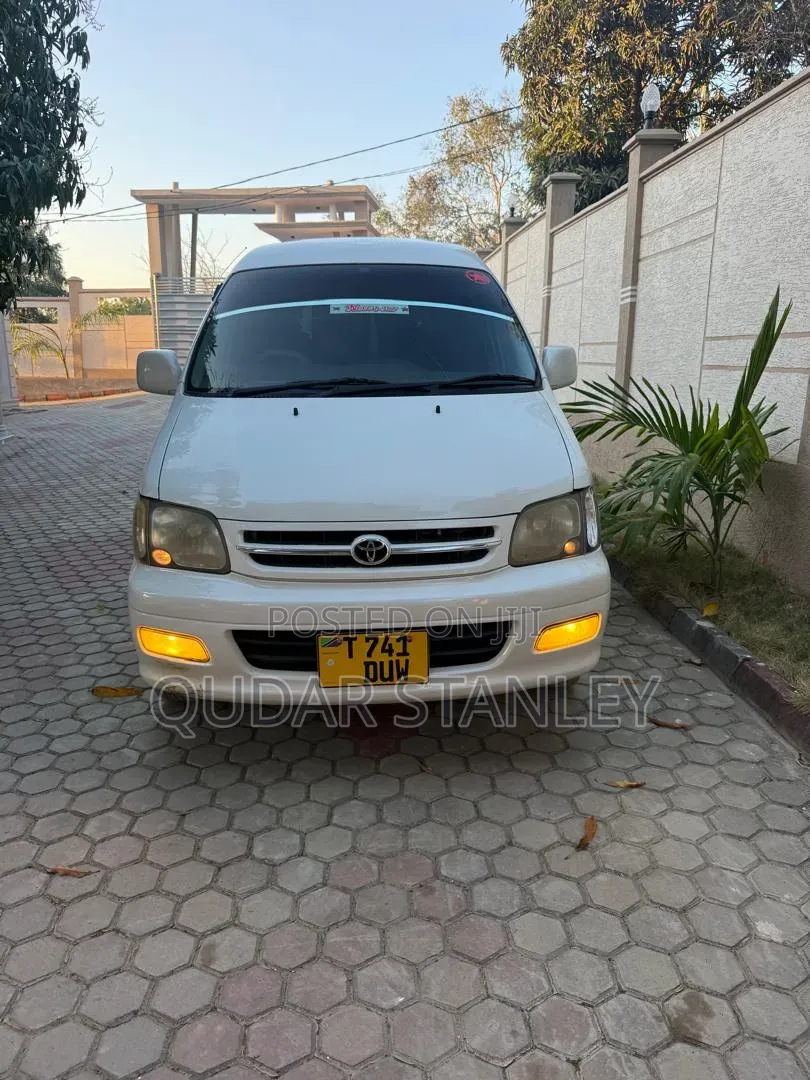 Toyota Noah 2001 White