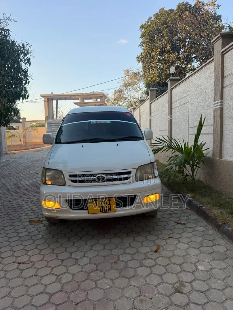 Toyota Noah 2001 White