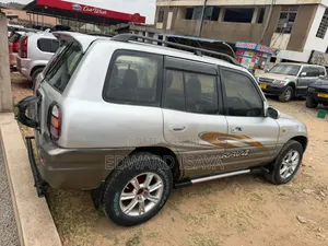 Toyota RAV4 1999 Silver