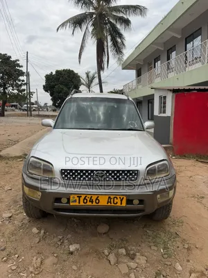 Toyota RAV4 1999 Silver