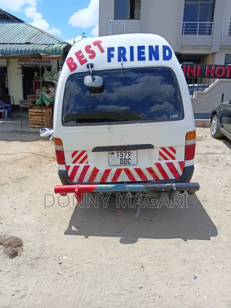 Toyota HiAce 2005 Silver