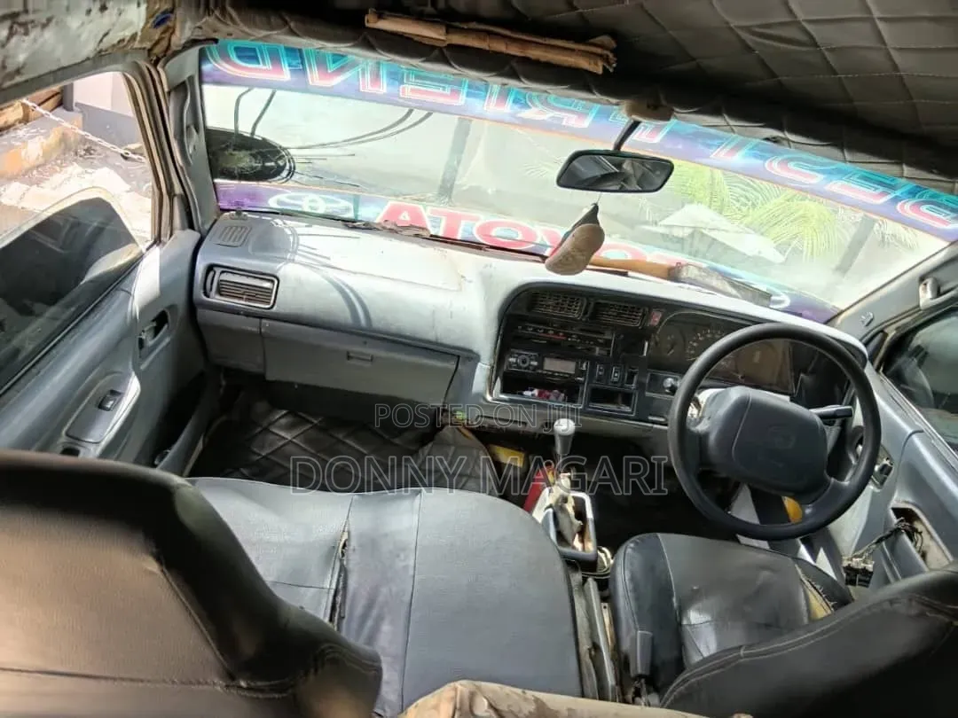 Toyota HiAce 2005 Silver