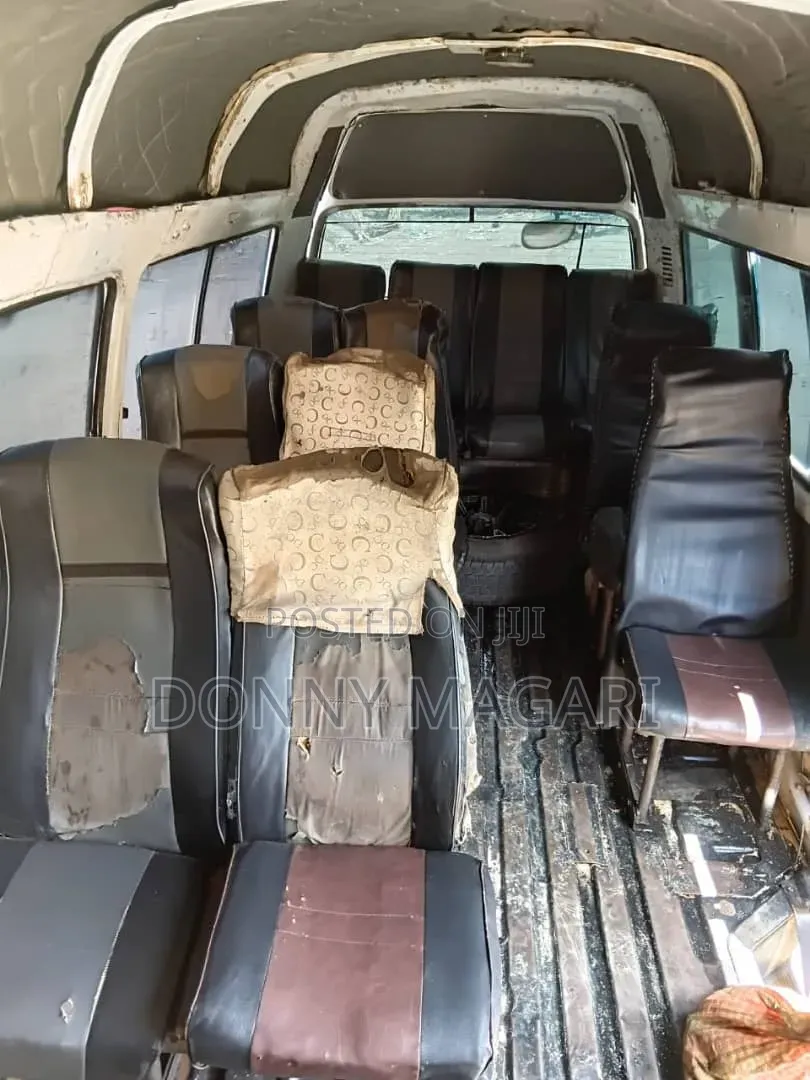 Toyota HiAce 2005 Silver