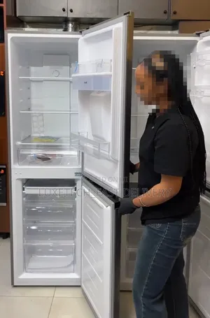 Mr Uk Refrigerator 247 Liters With Water Dispenser
