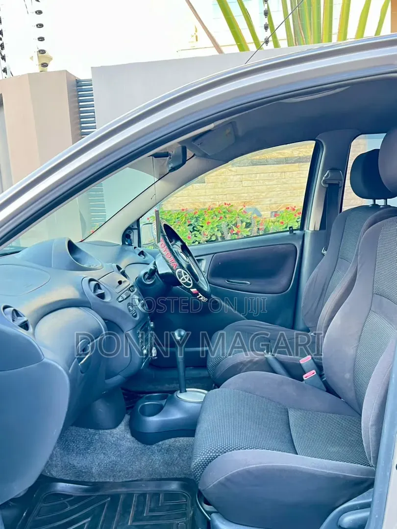 Toyota Vitz 2003 Gray