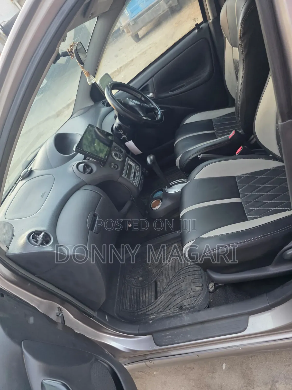 Toyota Vitz 2004 Gray