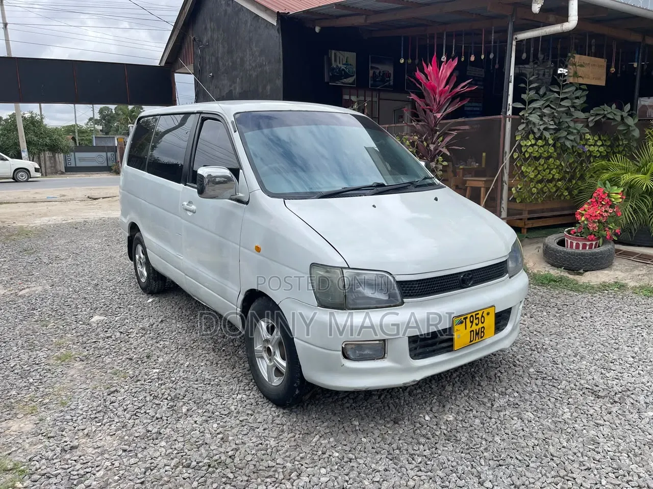 Toyota Noah 2001 White