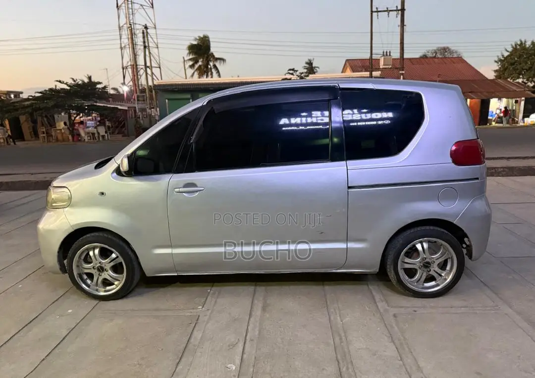 Toyota Porte 2006 Silver