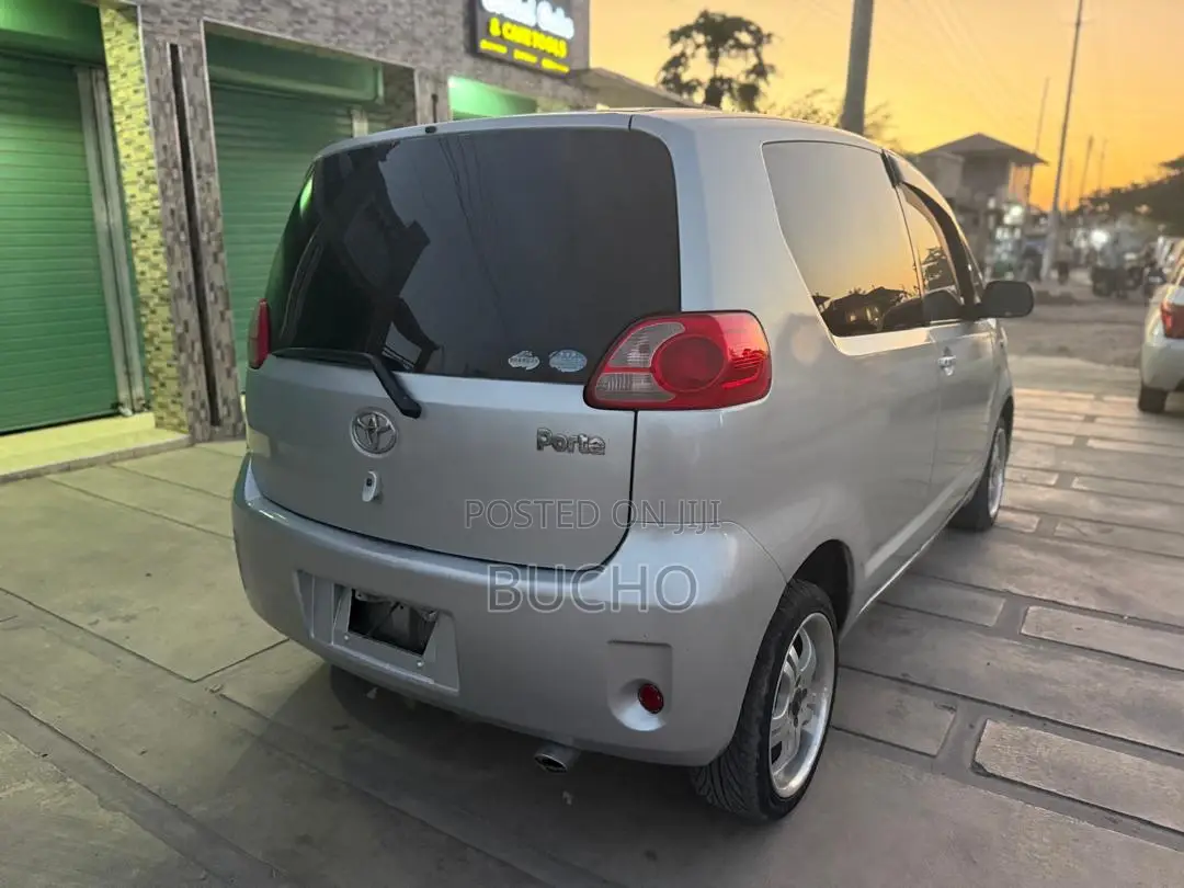 Toyota Porte 2006 Silver