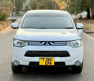 Mitsubishi Outlander 2015 White
