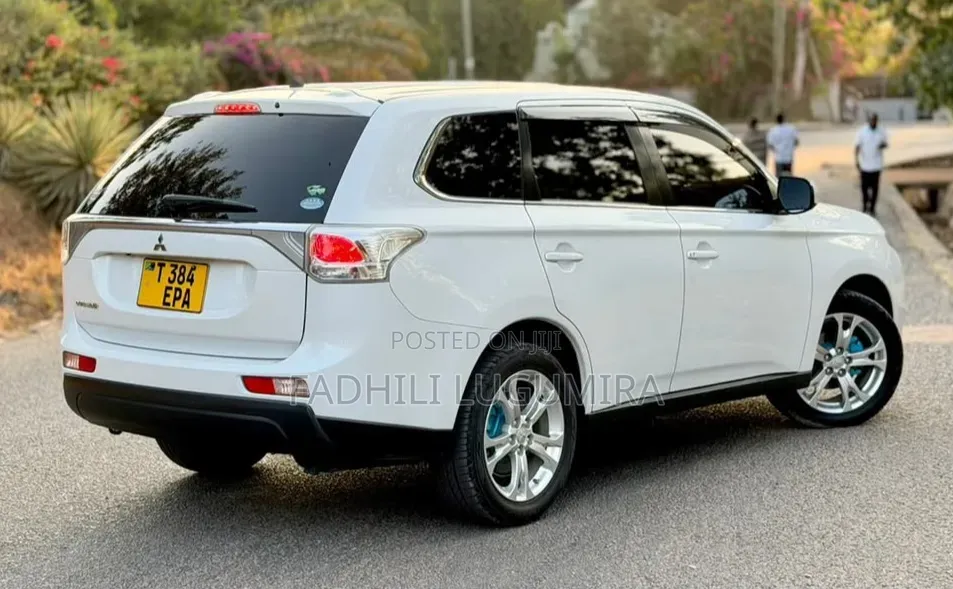 Mitsubishi Outlander 2015 White