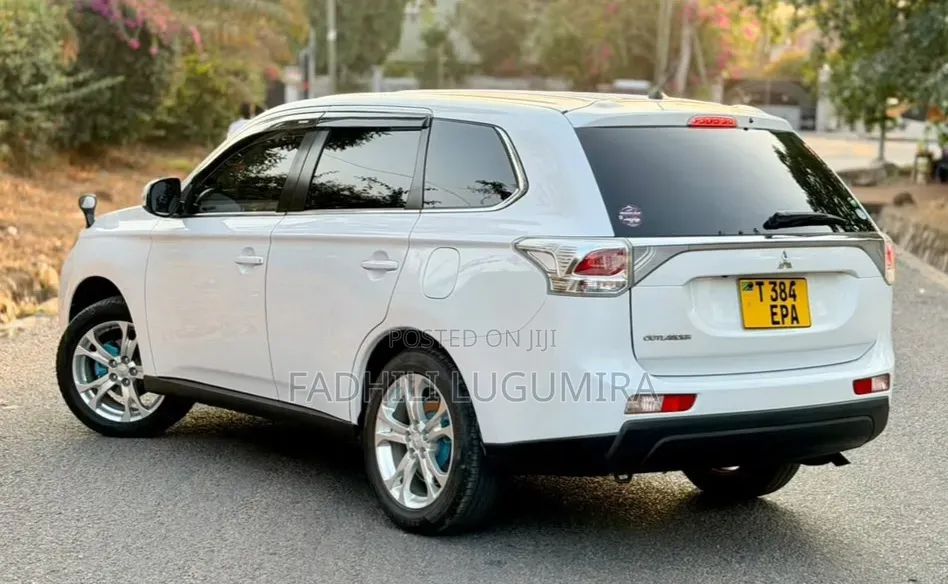 Mitsubishi Outlander 2015 White