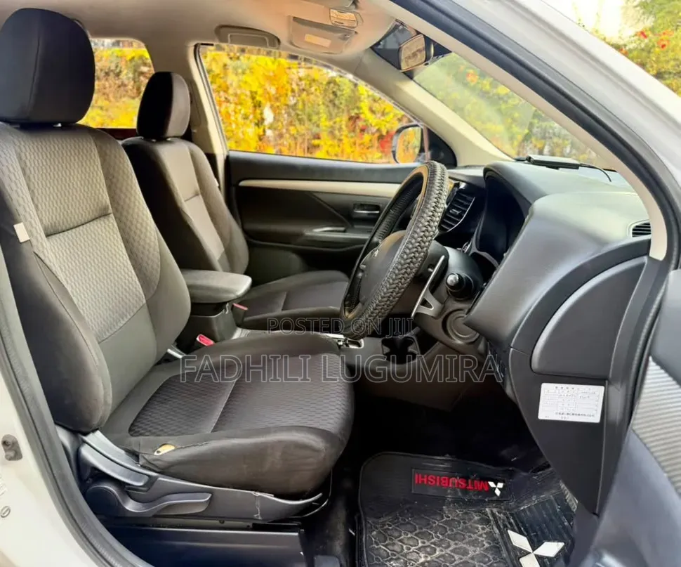 Mitsubishi Outlander 2015 White