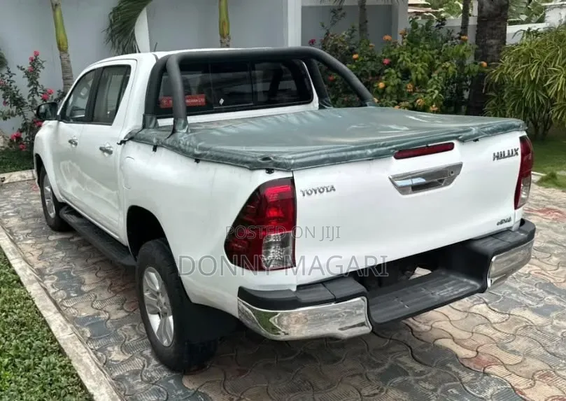 Toyota Hilux 2018 White