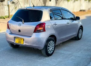 Toyota Vitz 2006 Silver