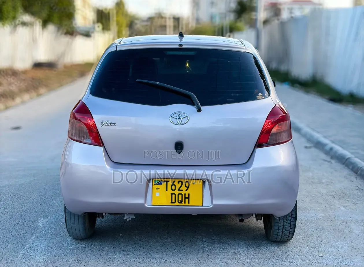 Toyota Vitz 2006 Silver