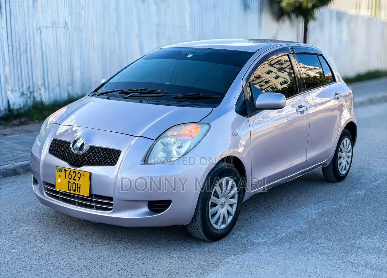 Toyota Vitz 2006 Silver