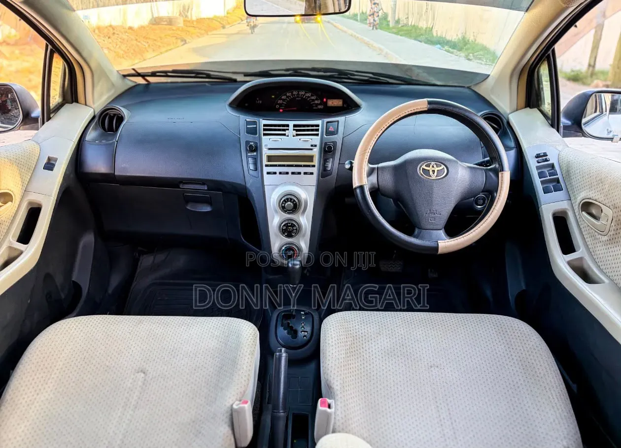 Toyota Vitz 2006 Silver