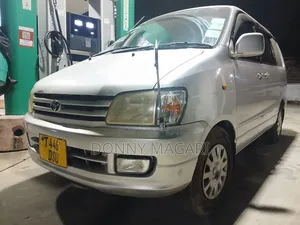 Toyota Noah 2.0 AWD (8 Seater) 2003 Silver