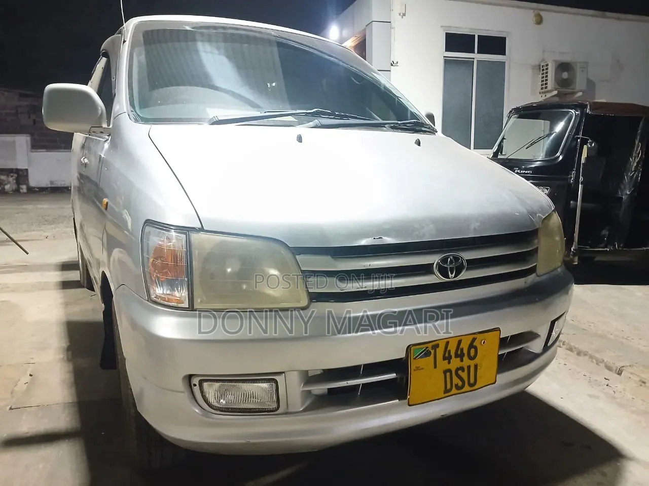 Toyota Noah 2.0 AWD (8 Seater) 2003 Silver