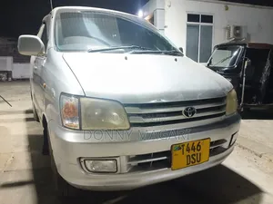Toyota Noah 2.0 AWD (8 Seater) 2003 Silver