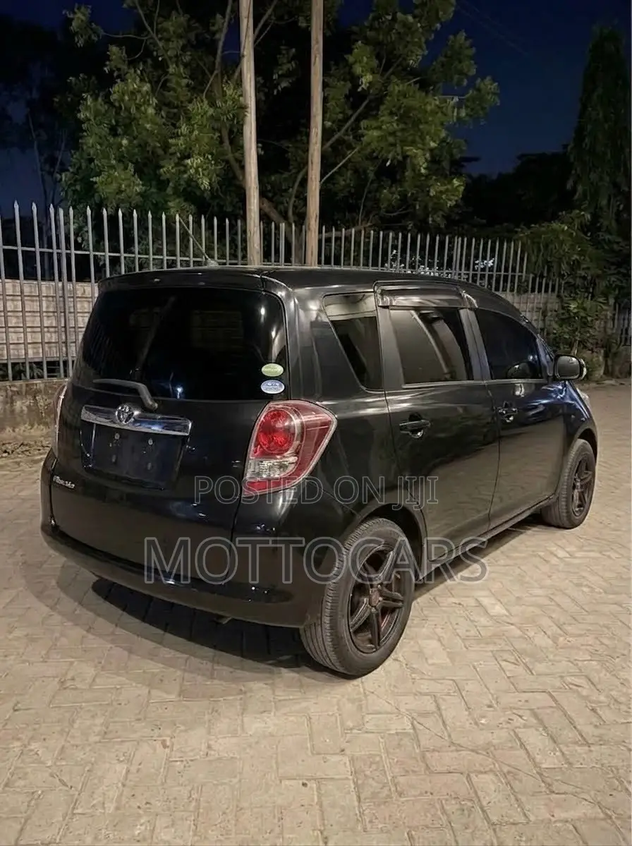 Toyota Ractis 2009 Black