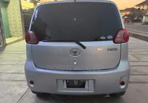 Toyota Porte 2005 Silver