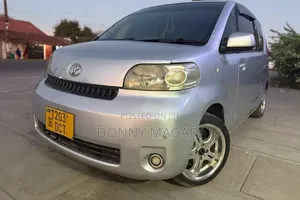 Toyota Porte 2005 Silver