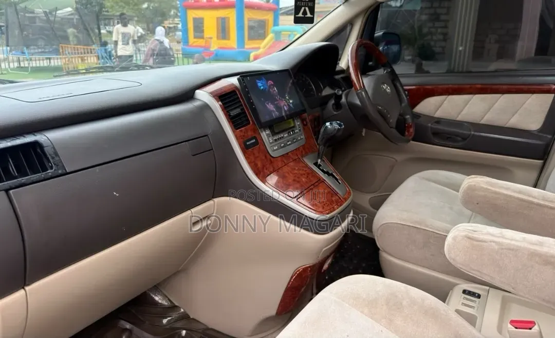 Toyota Alphard 2.4 Petrol AWD 2004 Silver