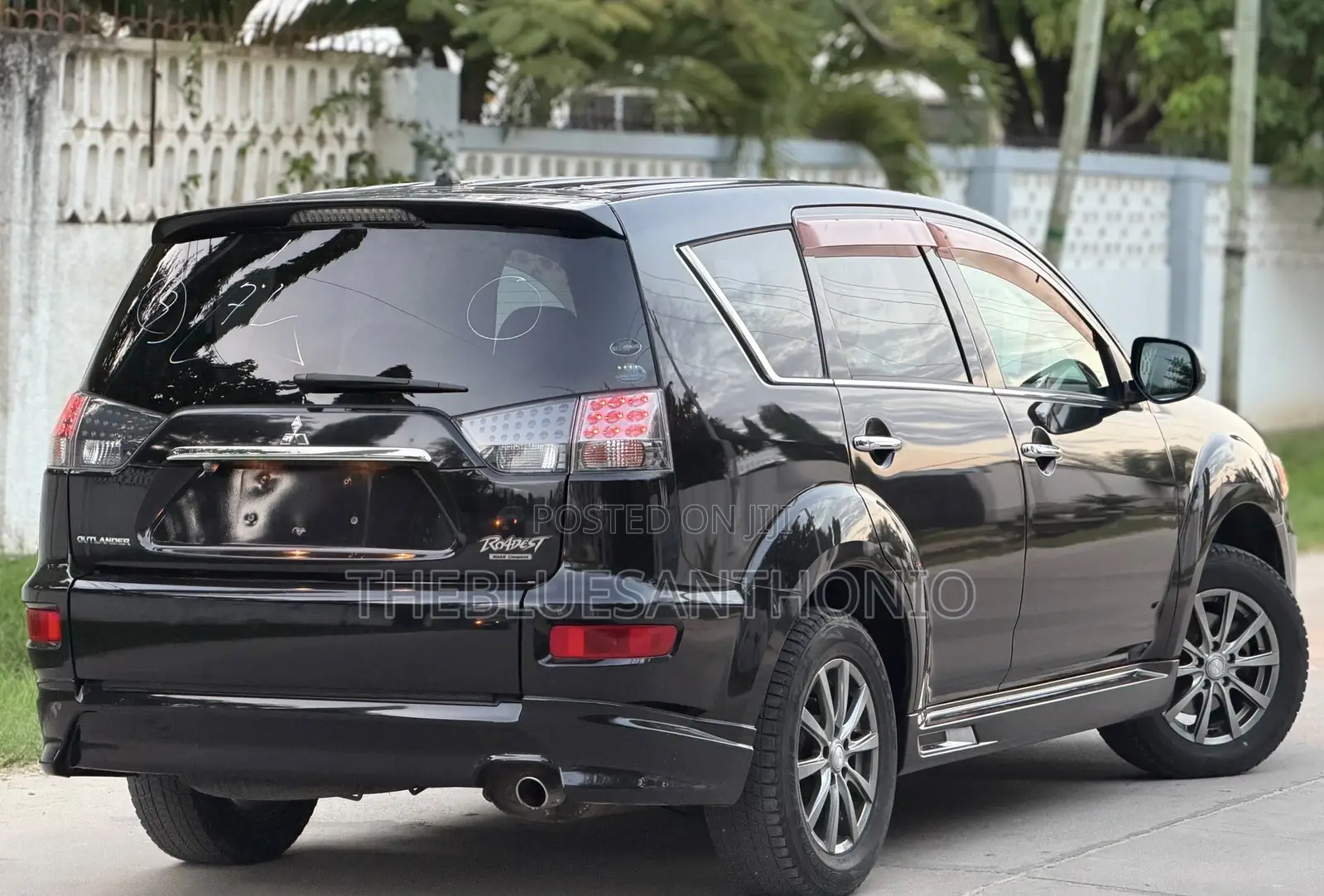 Mitsubishi Outlander 2011 Black